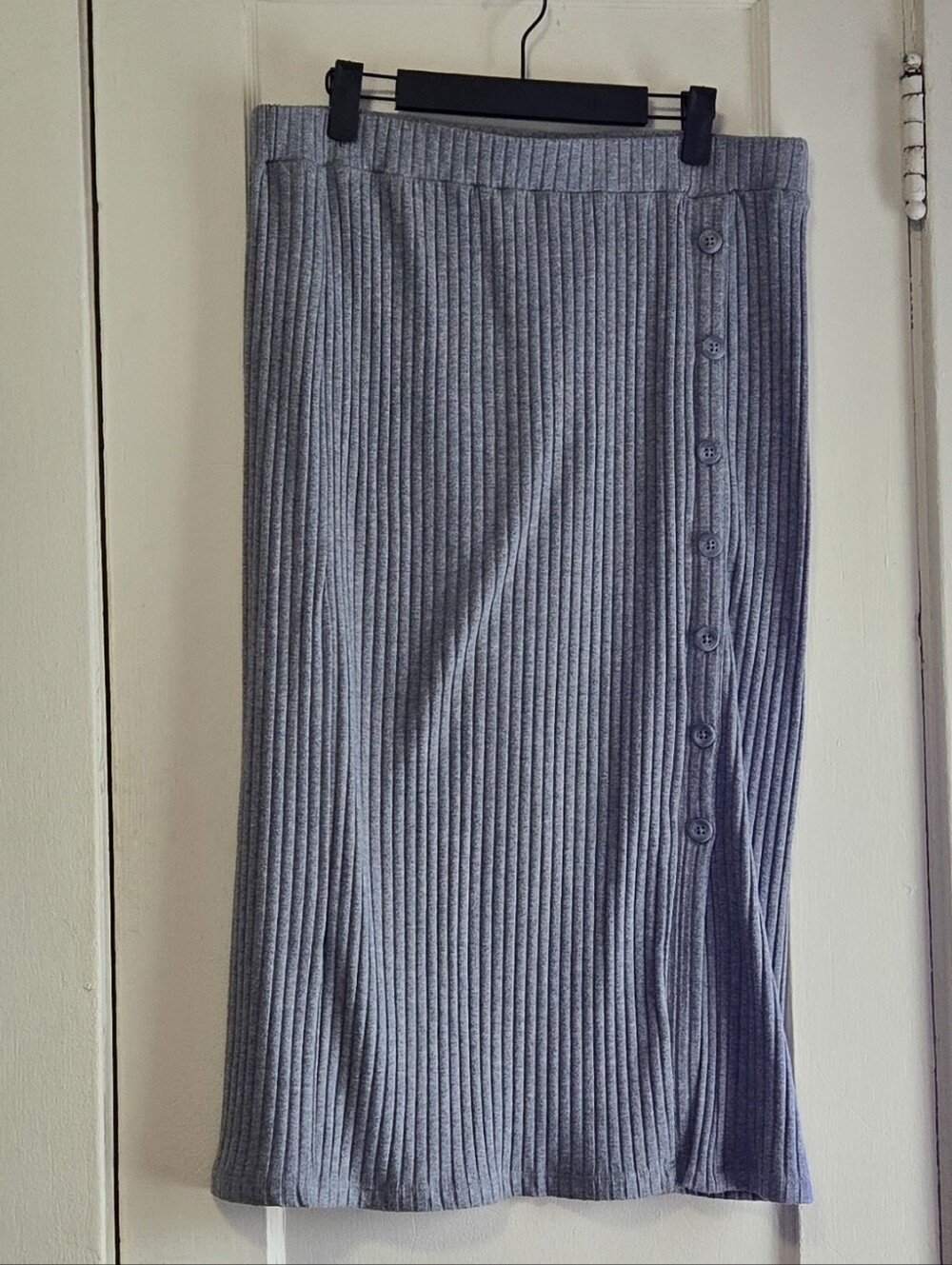 Time and Tru Ribbed Button-Front Midi Skirt - Gray